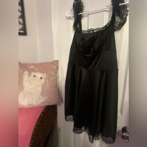 Women’s size large black cocktail dress great for parties or dinner